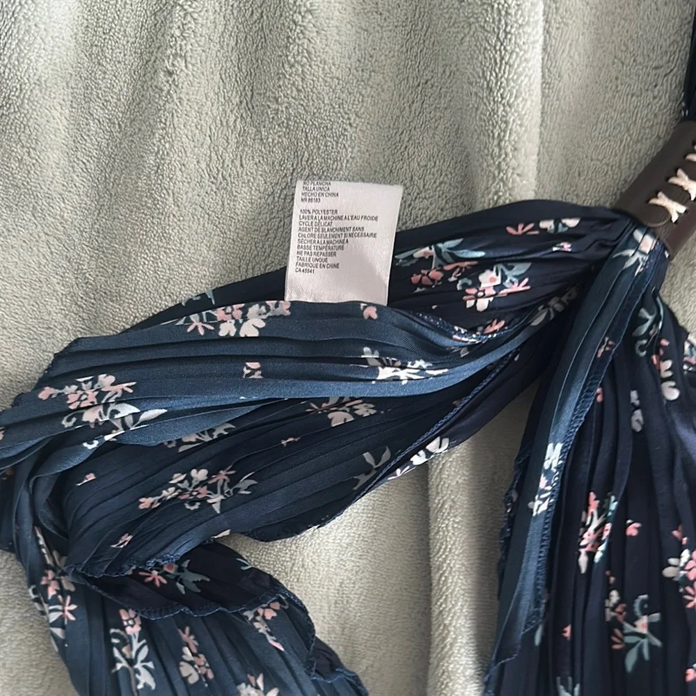 Chic Floral Western Style Scarf with Scarf Slide